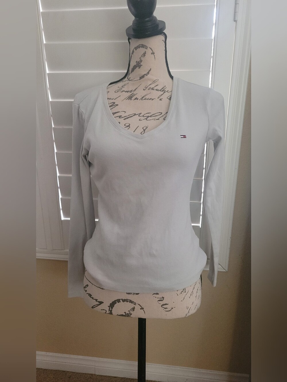 Tommy Hilfiger Light Gray V-Neck Long Sleeve Tee